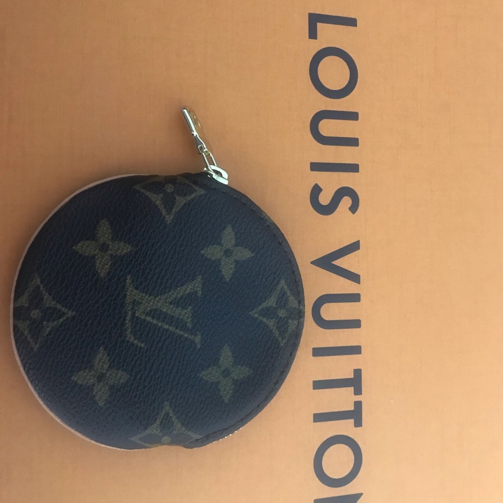 Louis Vuitton Round Coin  ⭐️Authentic⭐️